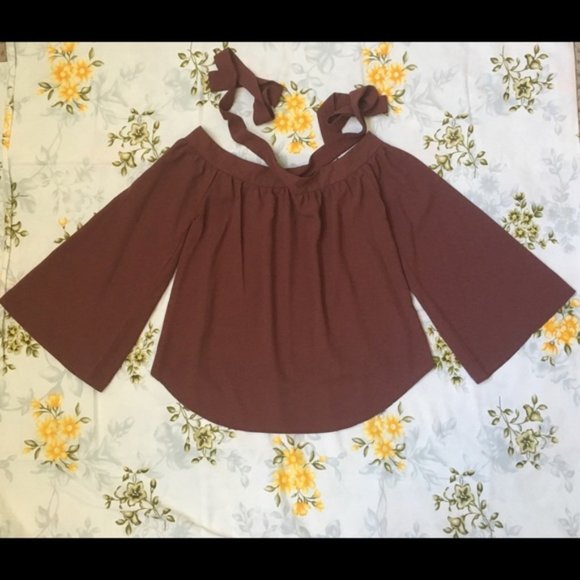 A’GACI Size S Close To Me Halter Cold Shoulder Top - Picture 2 of 5